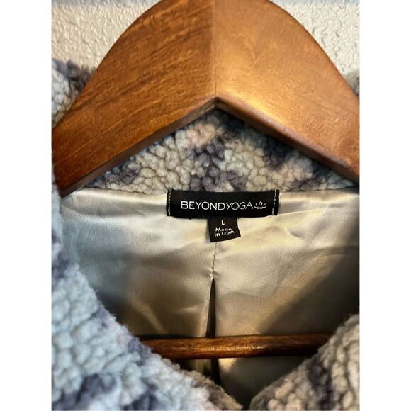 Beyond Yoga Leopard Sherpa Bomber Jacket Size Large - Picture 2 of 4